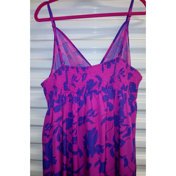 Lightweight and Chic: Pink Blueish Floral Midi Dress with Adjustable Straps - Picture 5 of 11